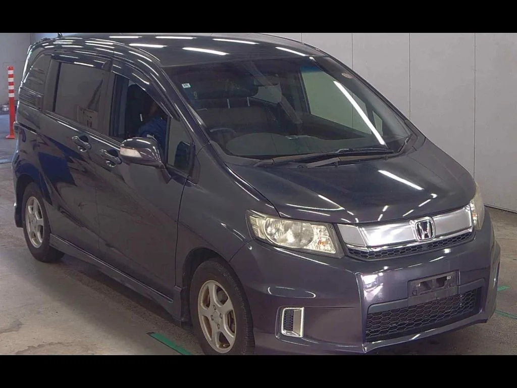 HONDA FREED SPIKE G AERO