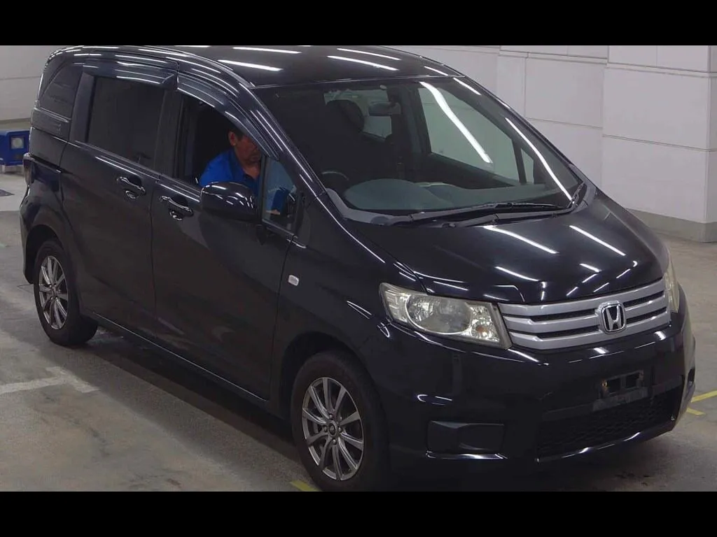 HONDA FREED SPIKE 4WD G JUST SELECTION