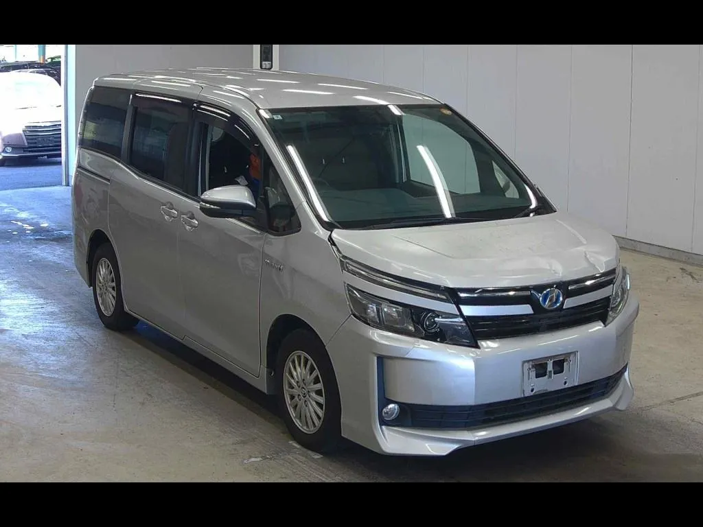 TOYOTA VOXY HYBRID V