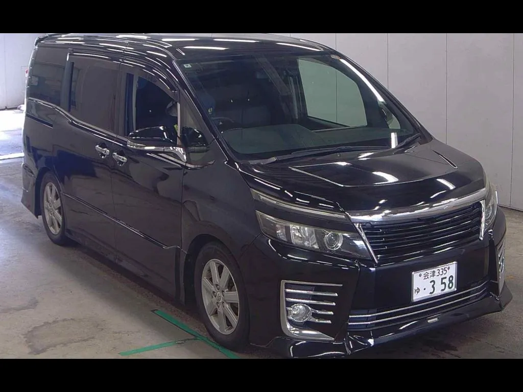 TOYOTA VOXY 4WD ZS