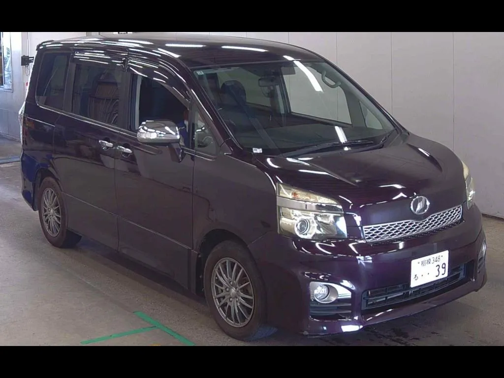 TOYOTA VOXY ZS KIRAMEKI