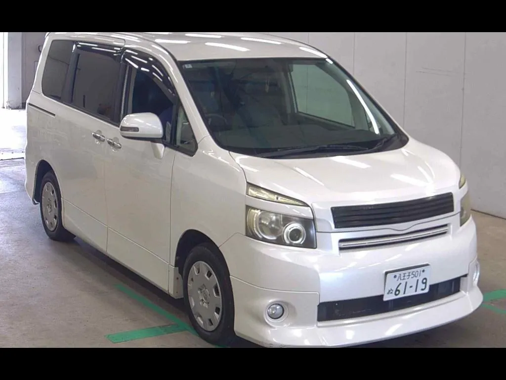 TOYOTA VOXY X