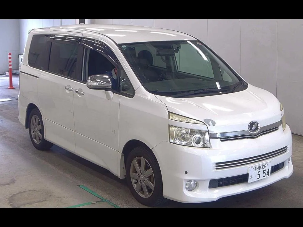 TOYOTA VOXY ZS