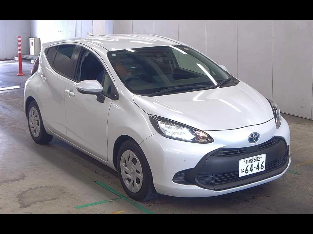 TOYOTA AQUA X