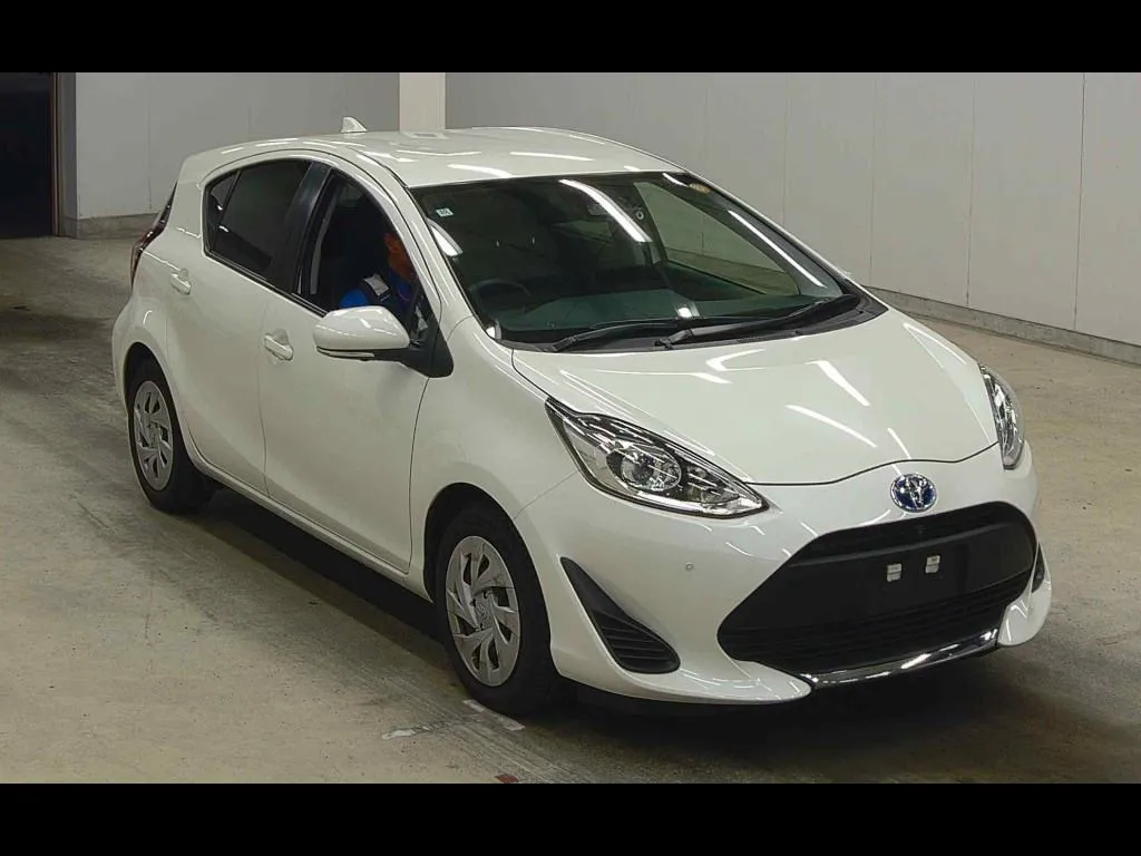 TOYOTA AQUA G