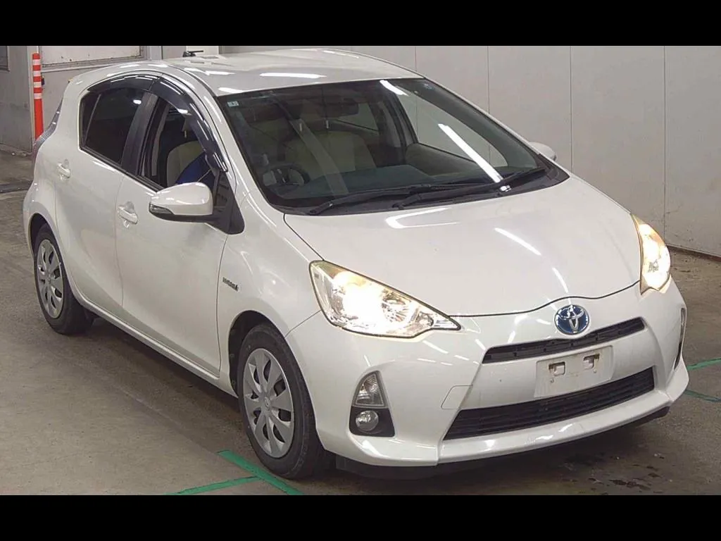 TOYOTA AQUA S