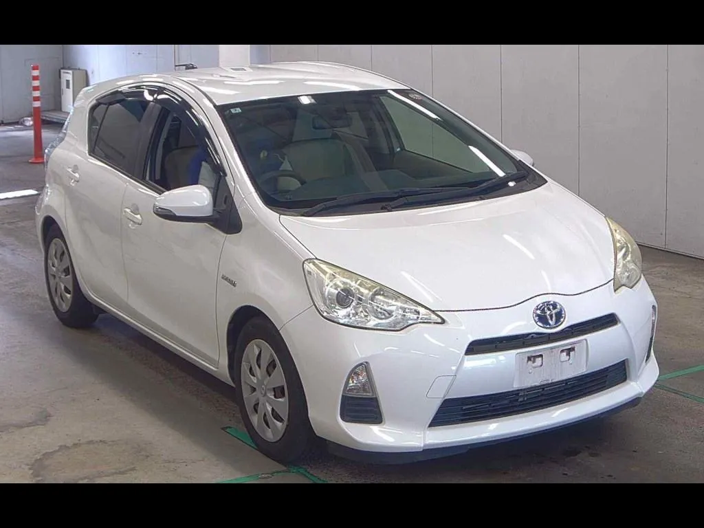 TOYOTA AQUA S