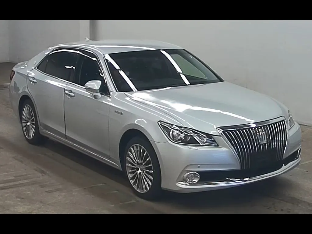 TOYOTA CROWN MAJESTA 4D 4WD FOUR