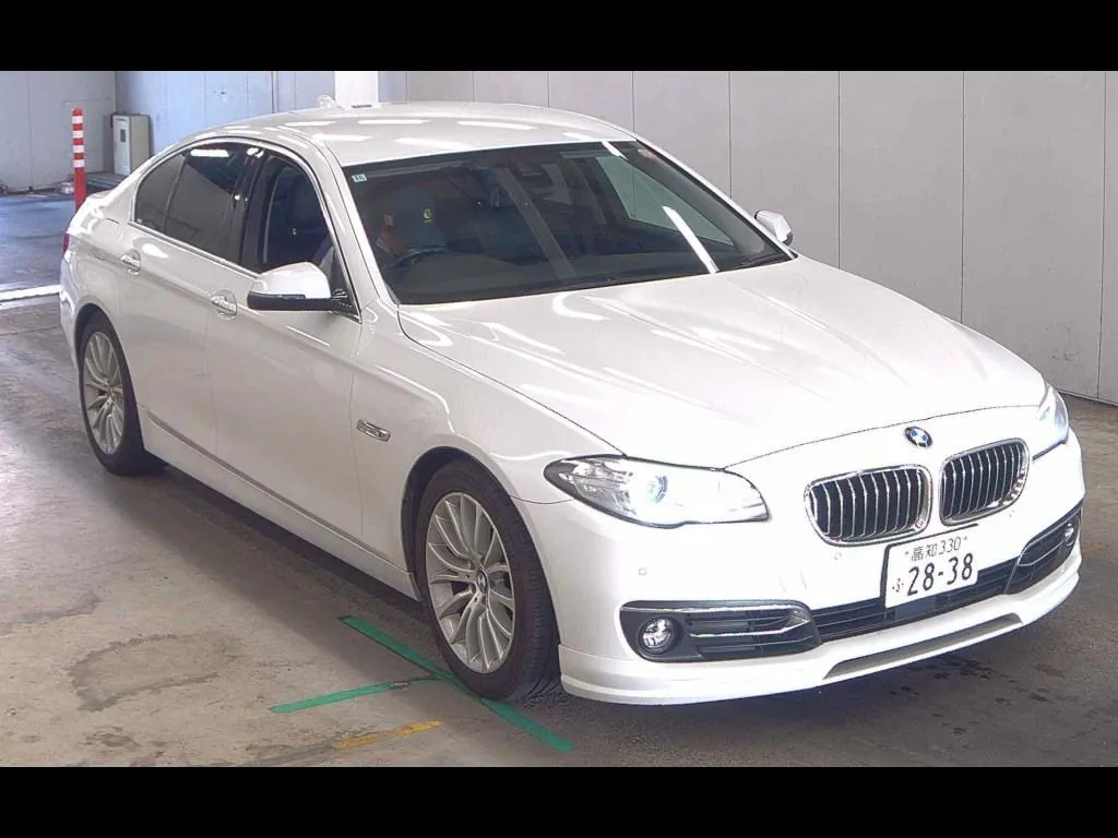 BMW 5 SERIES 4D 523I LUXURY