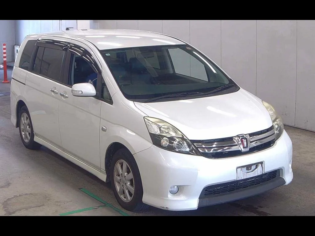TOYOTA ISIS PLATANA V SELECTION WHITE INTERIOR PACKA