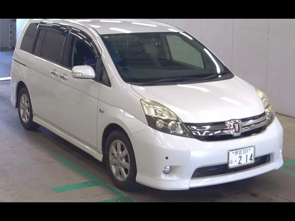 TOYOTA ISIS PLATANA V SELECTION
