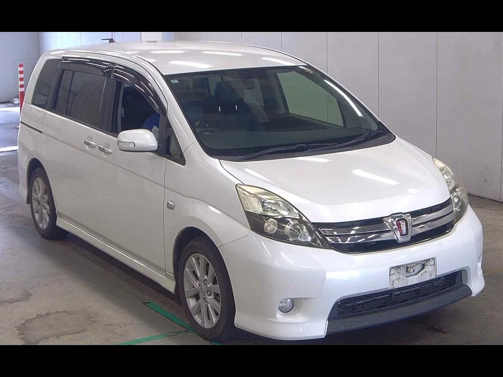 TOYOTA ISIS PLATANA V SELECTION WHITE INTERIOR PACKA