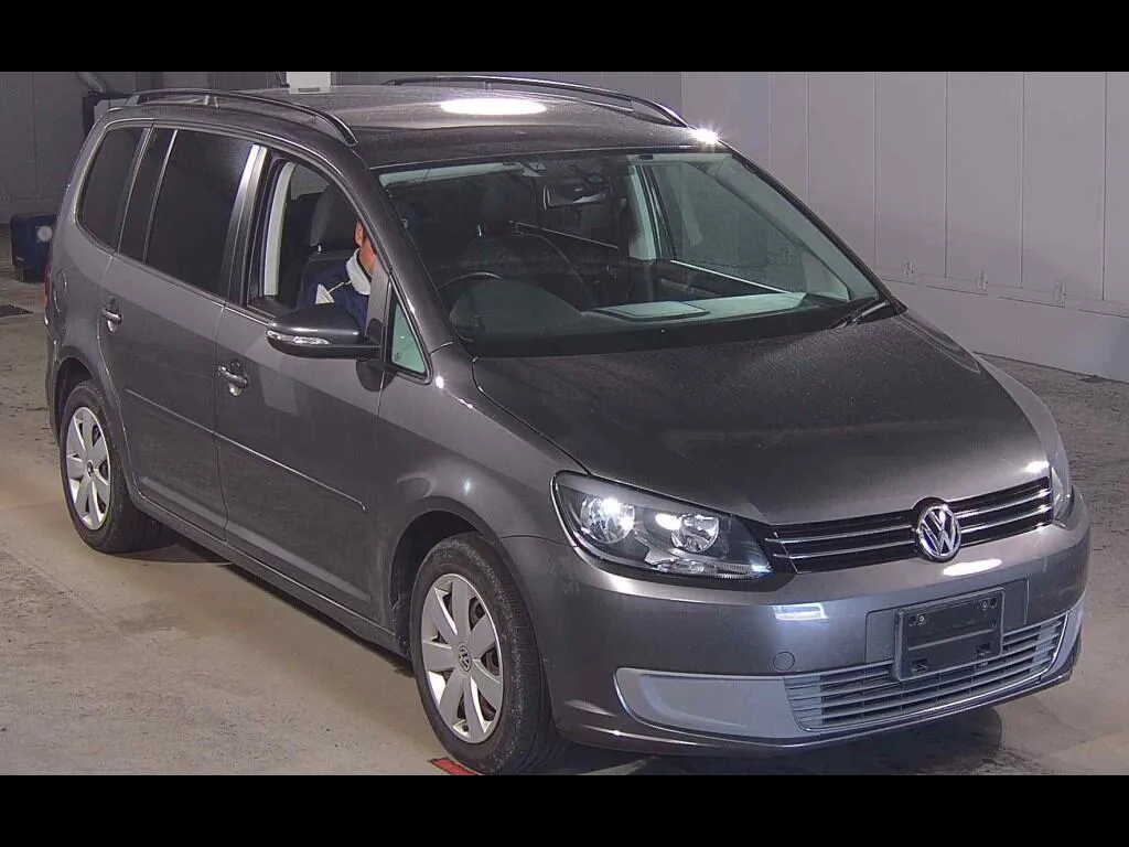 VOLKSWAGEN GOLF TOURAN