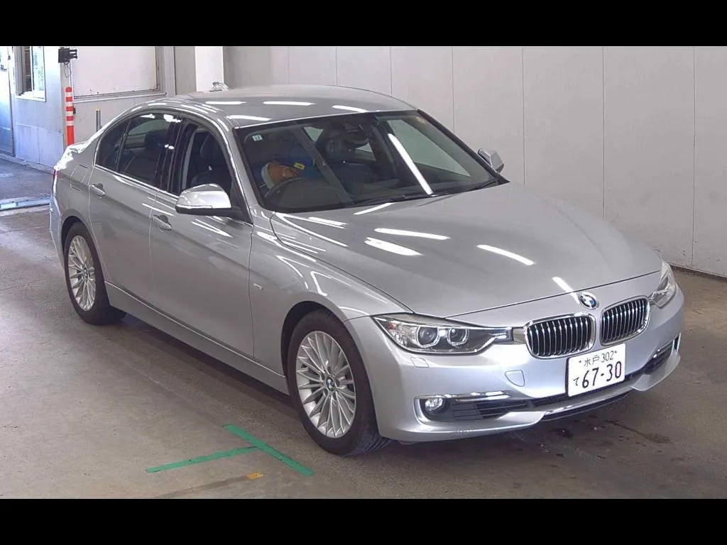 BMW 3 SERIES 4D 320I LUXURY