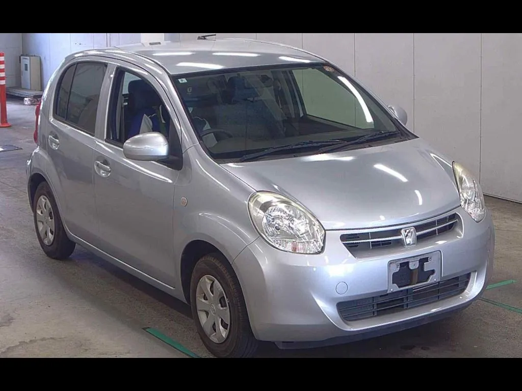 TOYOTA PASSO X KUTSUROGI