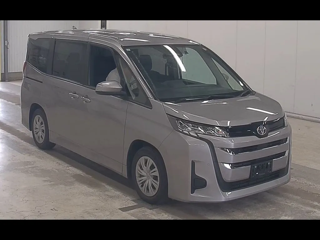 TOYOTA NOAH X