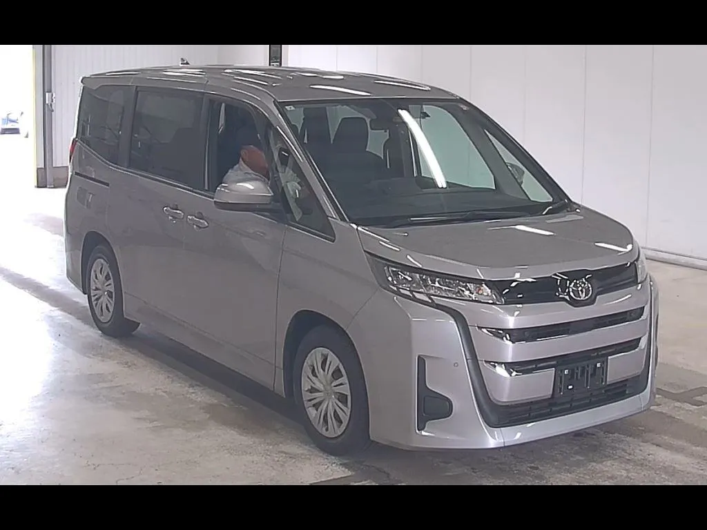 TOYOTA NOAH X