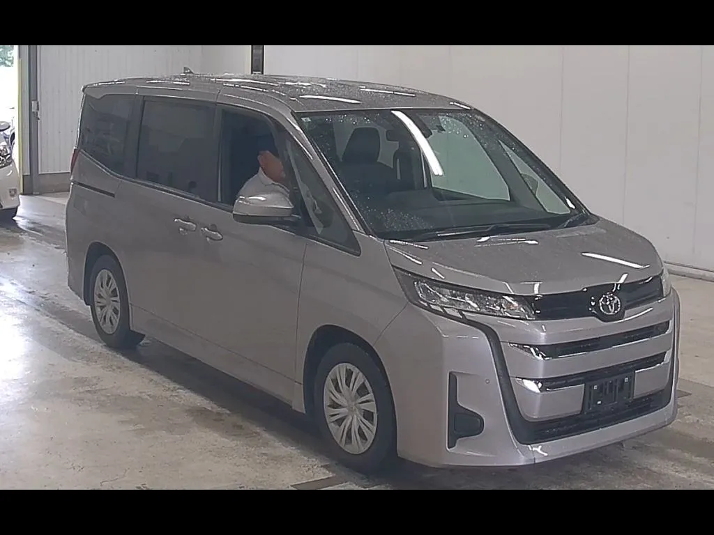 TOYOTA NOAH X