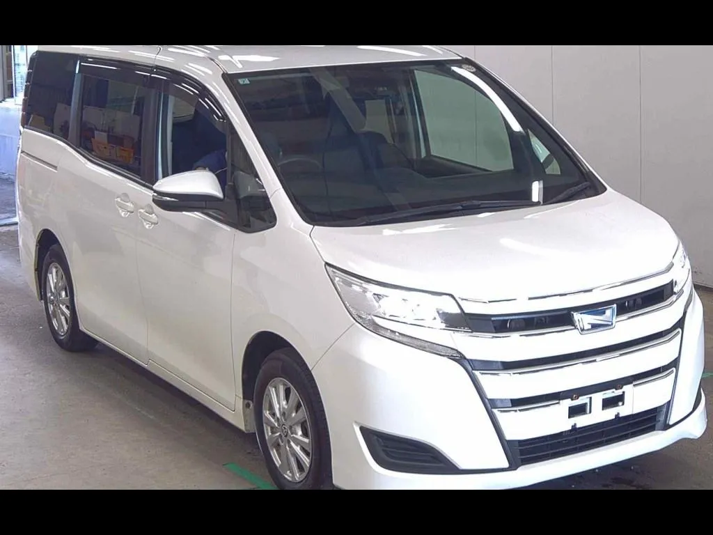 TOYOTA NOAH HYBRID X