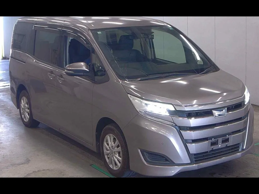 TOYOTA NOAH HYBRID X