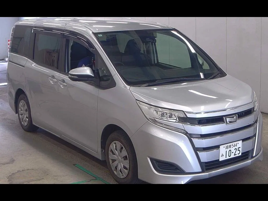 TOYOTA NOAH X
