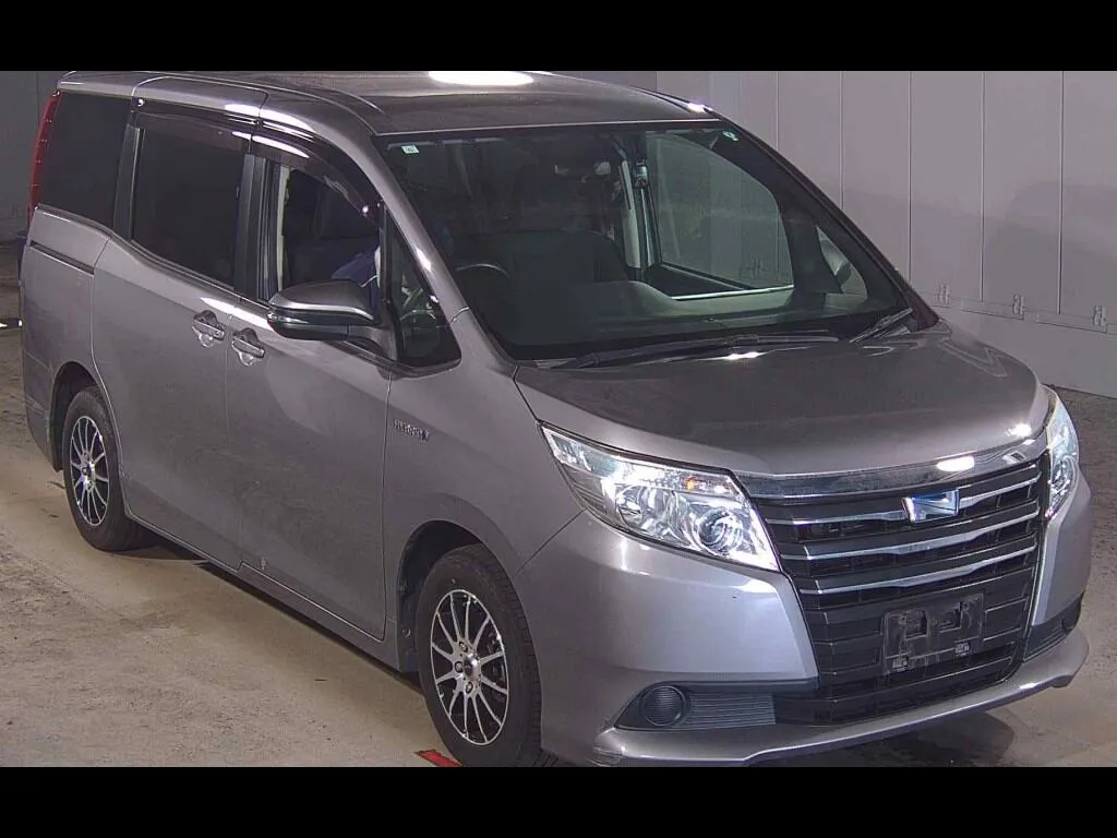 TOYOTA NOAH HYBRID X DELIGHT PLUS