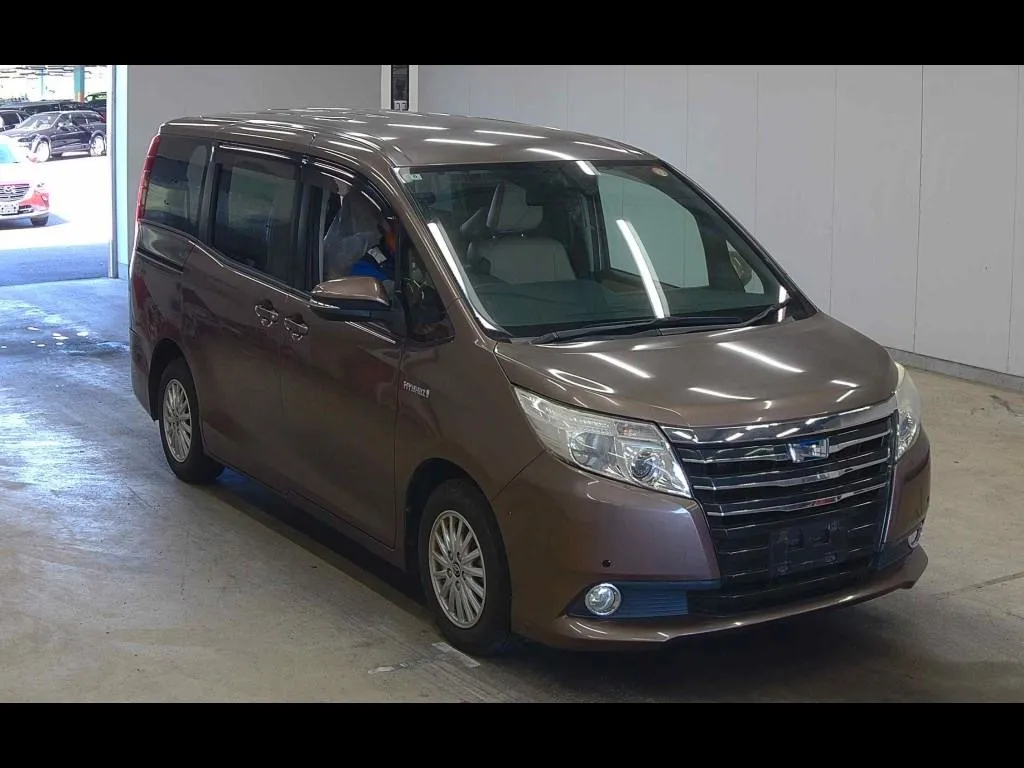 TOYOTA NOAH HYBRID G