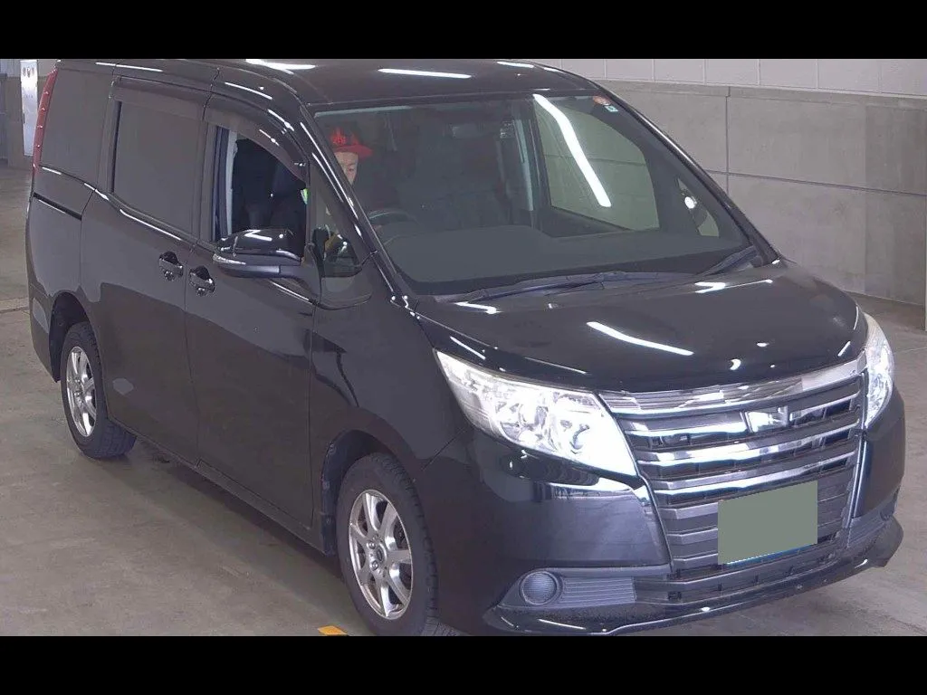 TOYOTA NOAH 4WD X