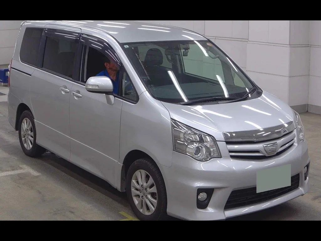 TOYOTA NOAH 4WD SI