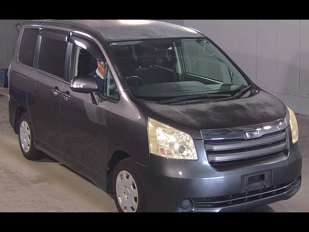 TOYOTA NOAH X L SELECTION