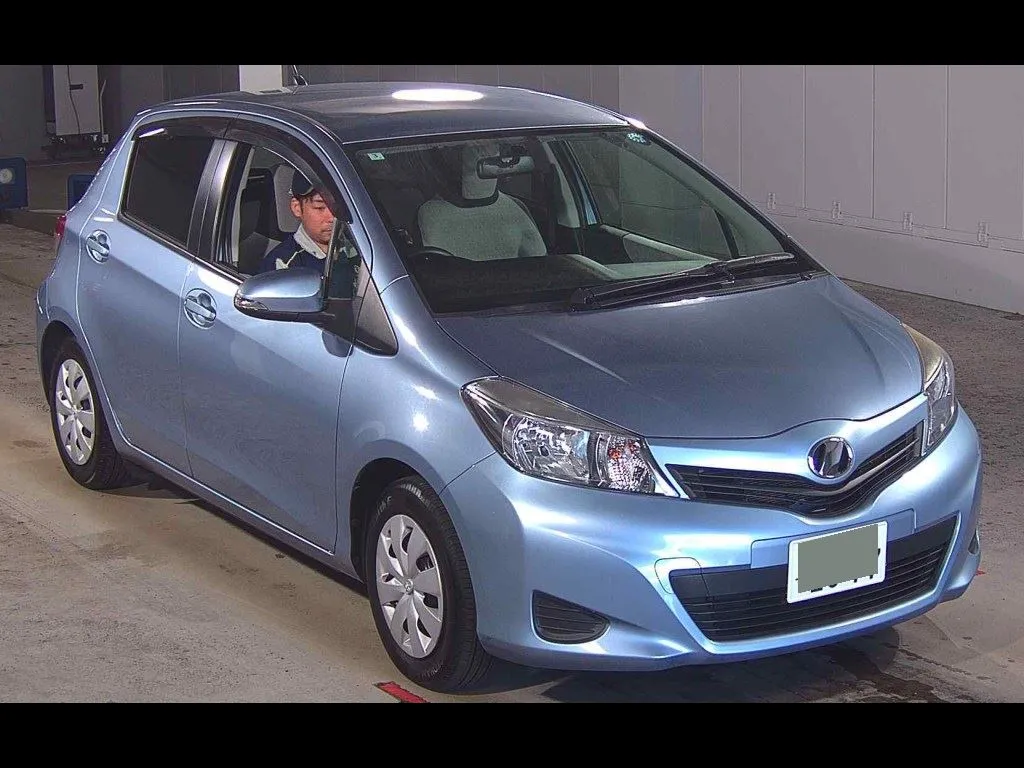 TOYOTA VITZ 5D F