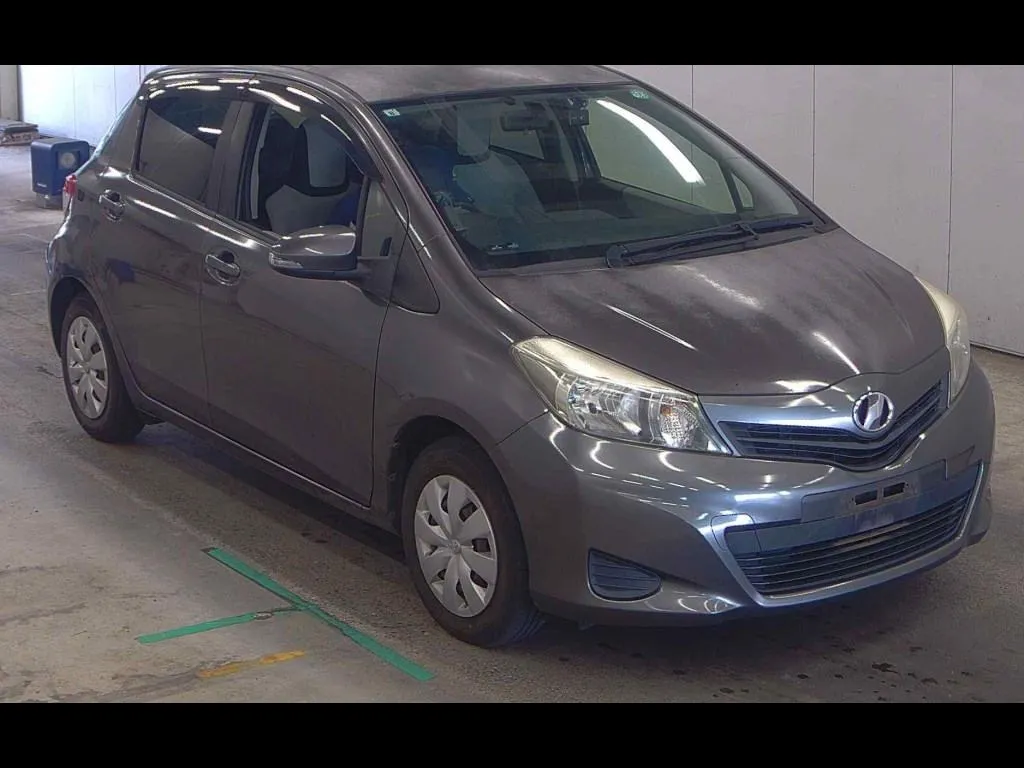 TOYOTA VITZ 5D F