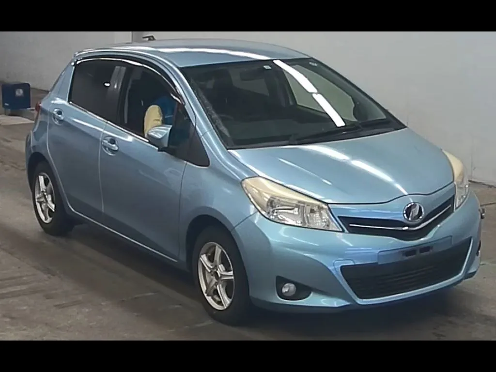 TOYOTA VITZ 5D
