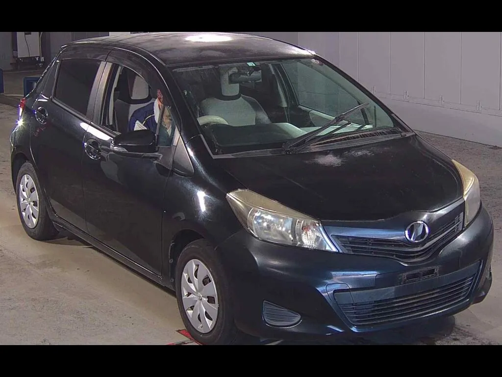 TOYOTA VITZ 5D F