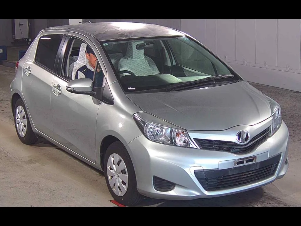 TOYOTA VITZ 5D F