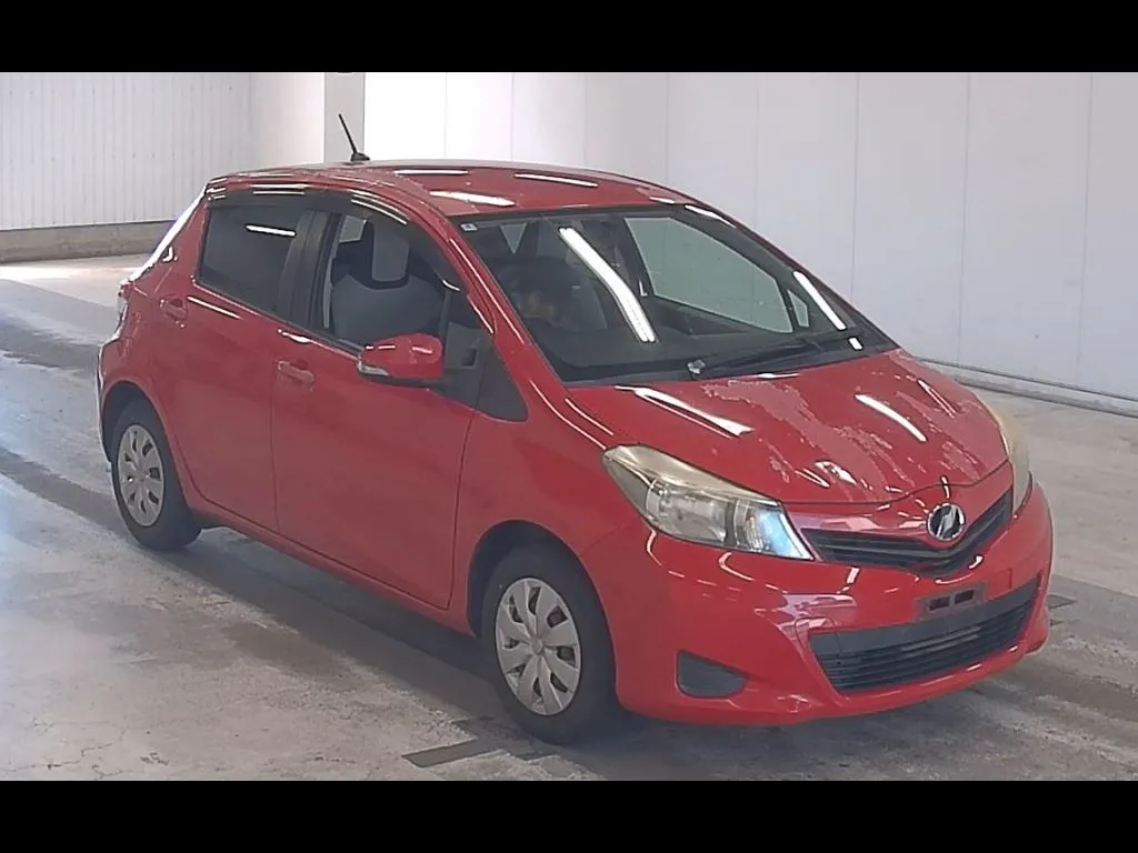 TOYOTA VITZ 5D F