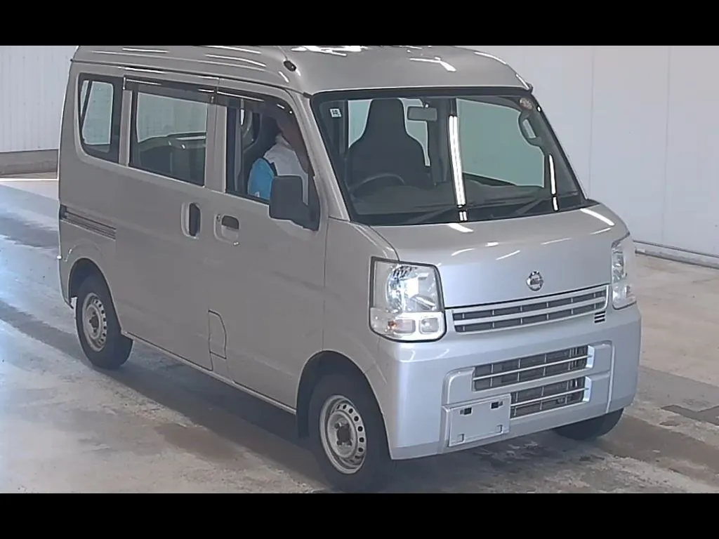 NISSAN NV100CLIPPER VAN 4WD DX