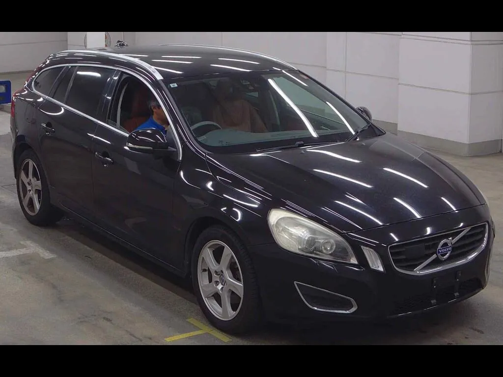 VOLVO V60 T4