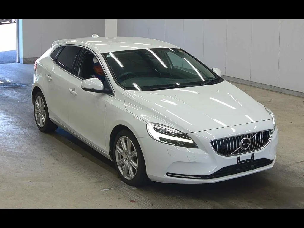VOLVO V40
