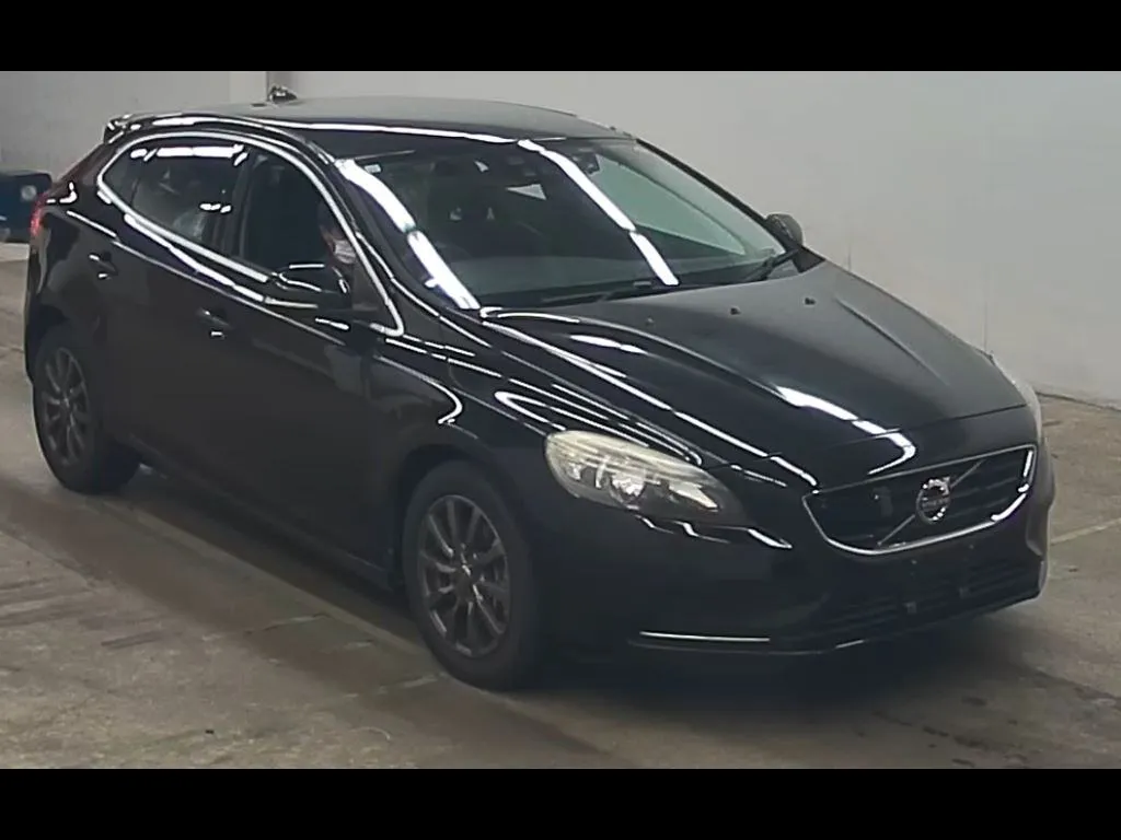 VOLVO V40 T3 SE