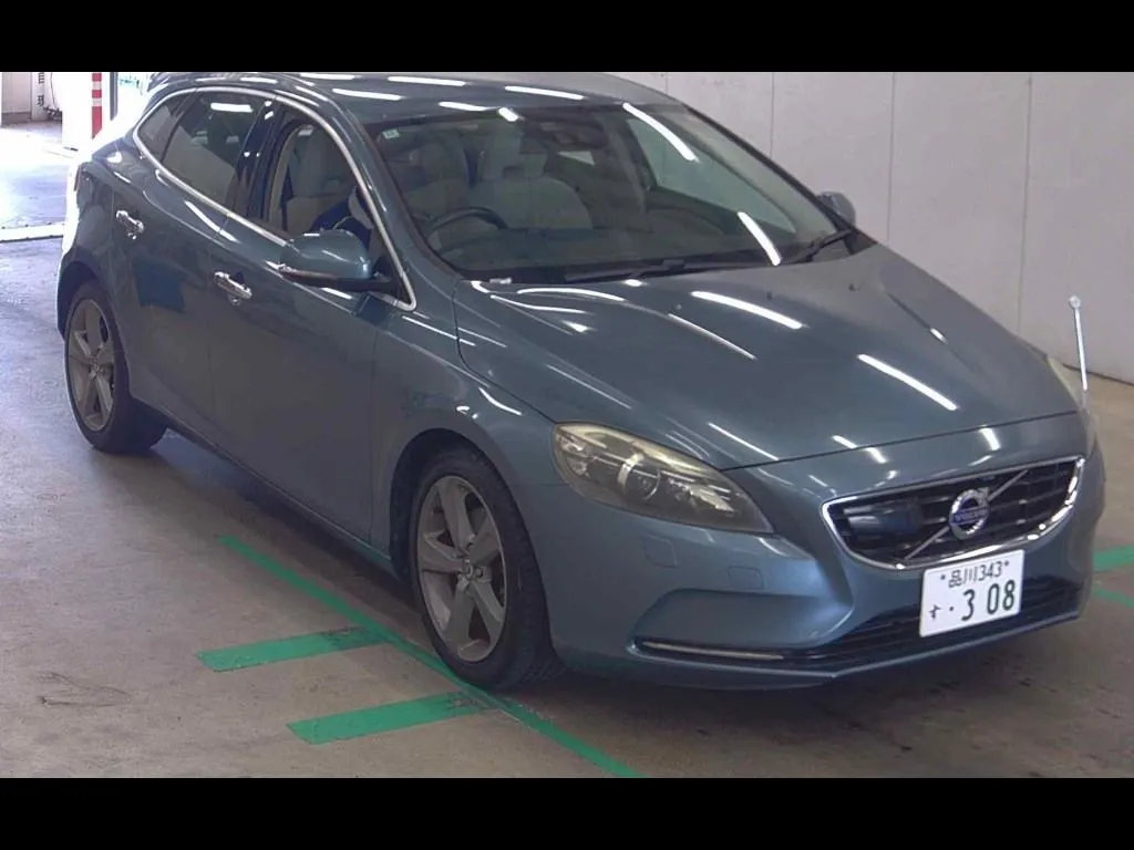 VOLVO V40 T4 SE