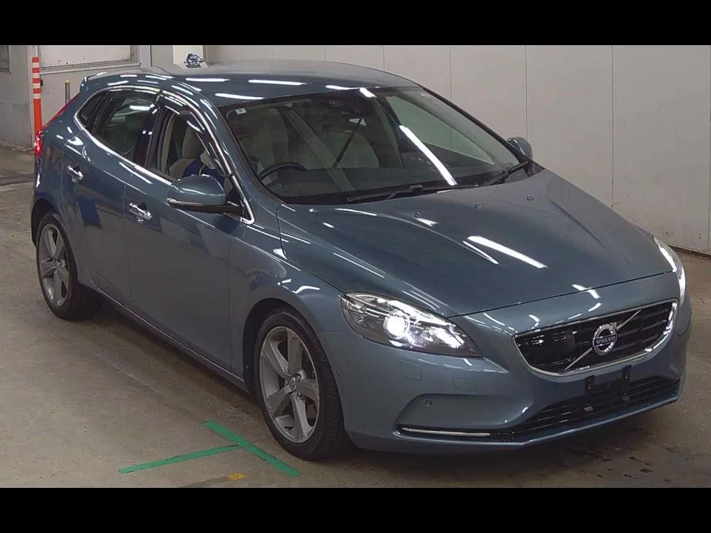 VOLVO V40 T4 SE