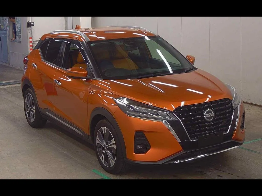 NISSAN KICKS 5D X TWO TONE INTERIOR EDITION