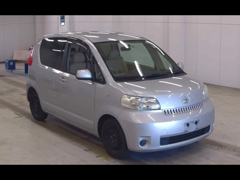 TOYOTA PORTE 3D 130I C PACKAGE