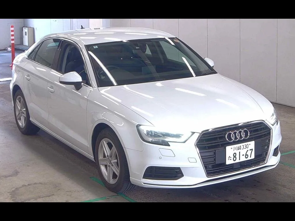 AUDI A3 SEDAN 30TFSI SIGNATURE EDITION