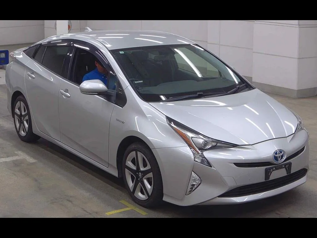 TOYOTA PRIUS 5D 4WD