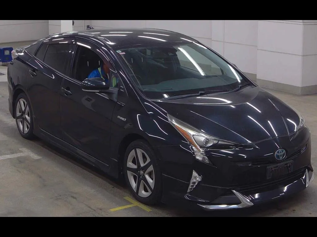 TOYOTA PRIUS 5D 4WD A TOURING SELECTION