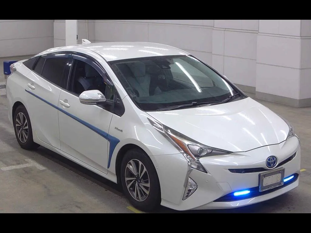 TOYOTA PRIUS 5D A