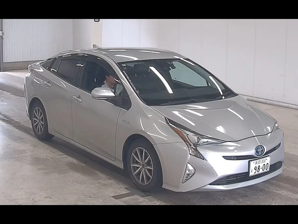 TOYOTA PRIUS 5D A