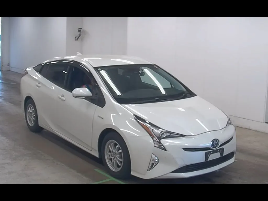 TOYOTA PRIUS 5D A